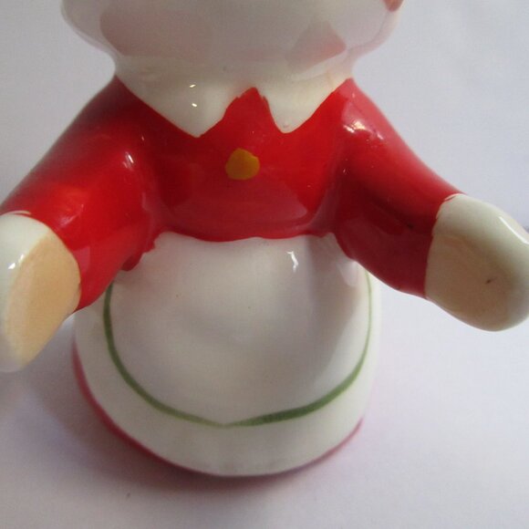 Lefton Santa & Mrs. Claus Hugging Japan Christmas Salt and Pepper Shakers Vtg - Picture 12 of 15